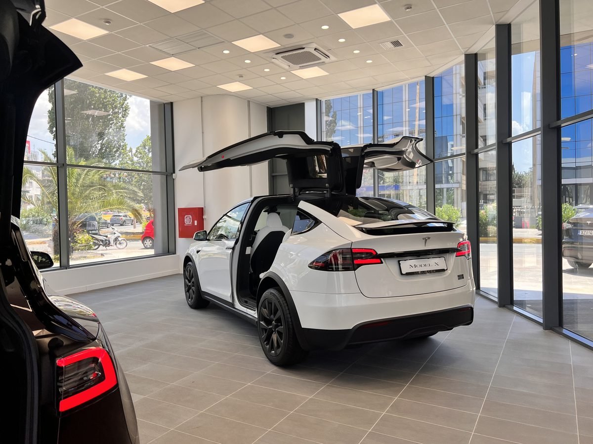 Tesla Model X, 2015 en adelante